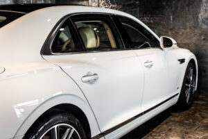 フライングスパー V8 左H 4WD