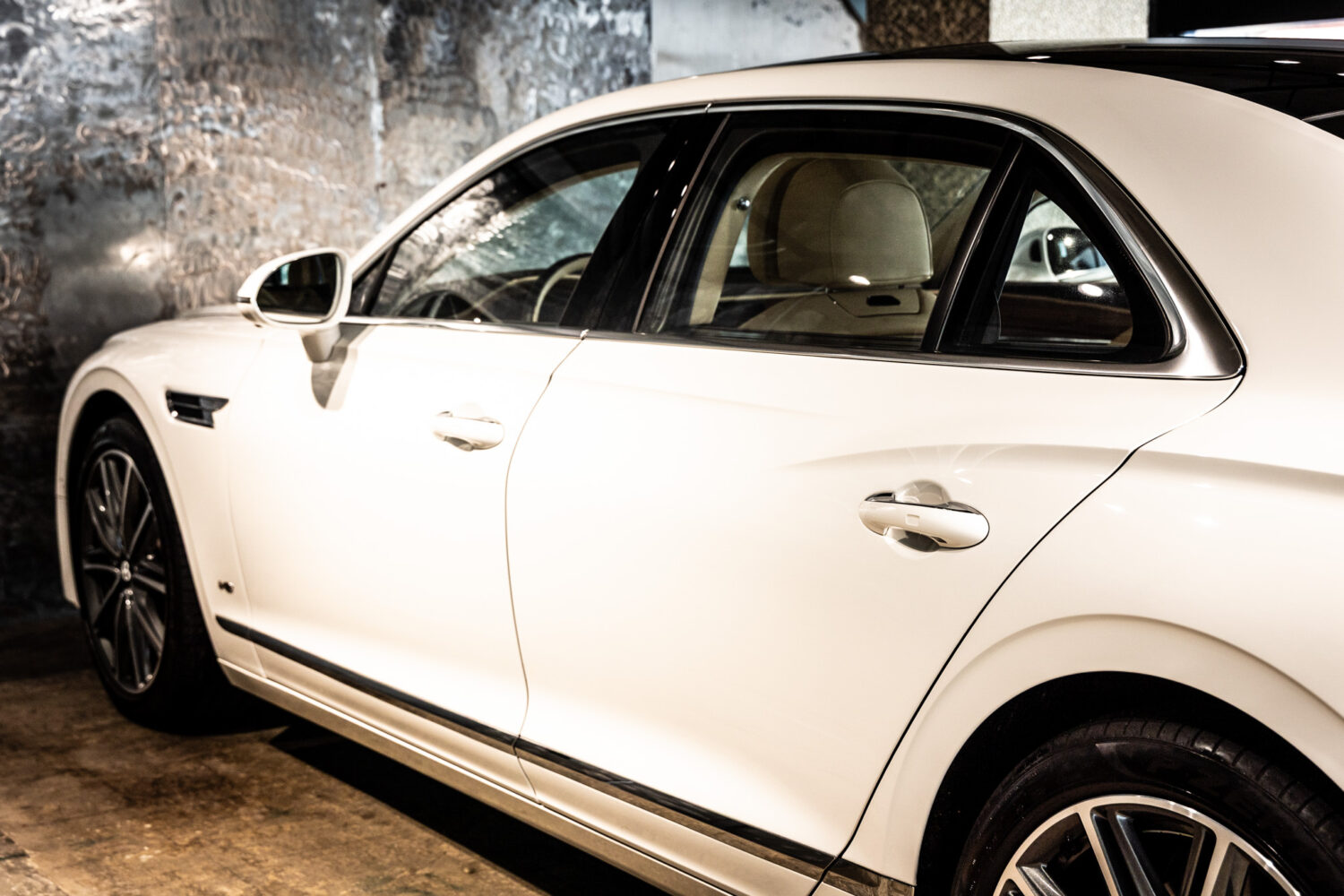 フライングスパー V8 左H 4WD