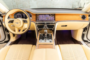 フライングスパー V8 左H 4WD