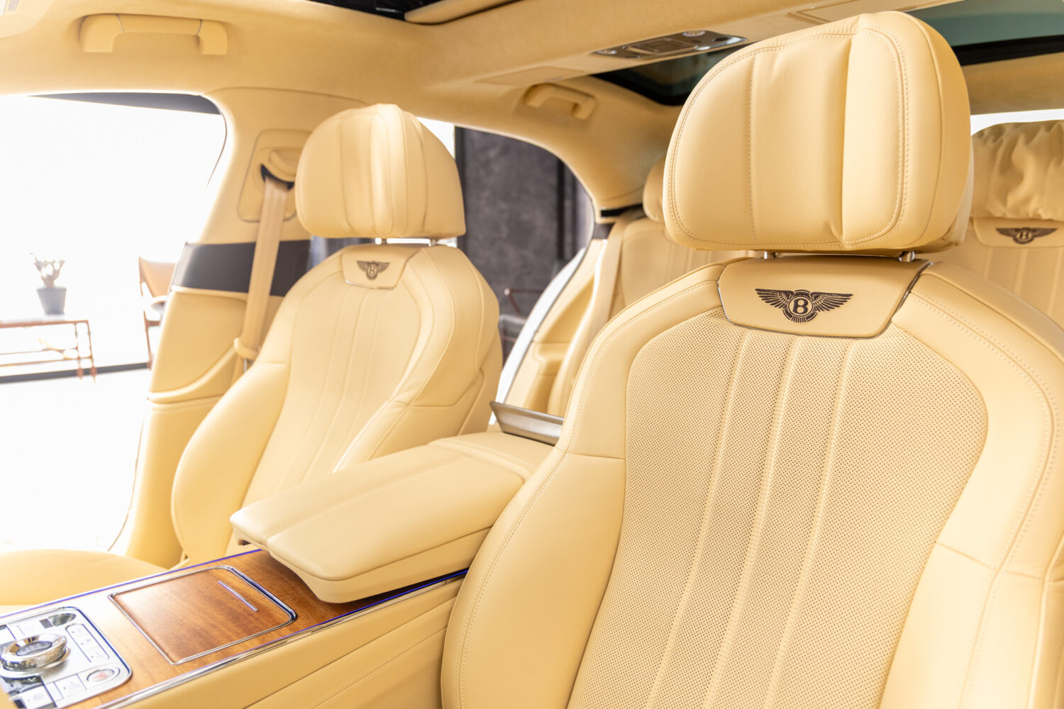 フライングスパー V8 左H 4WD