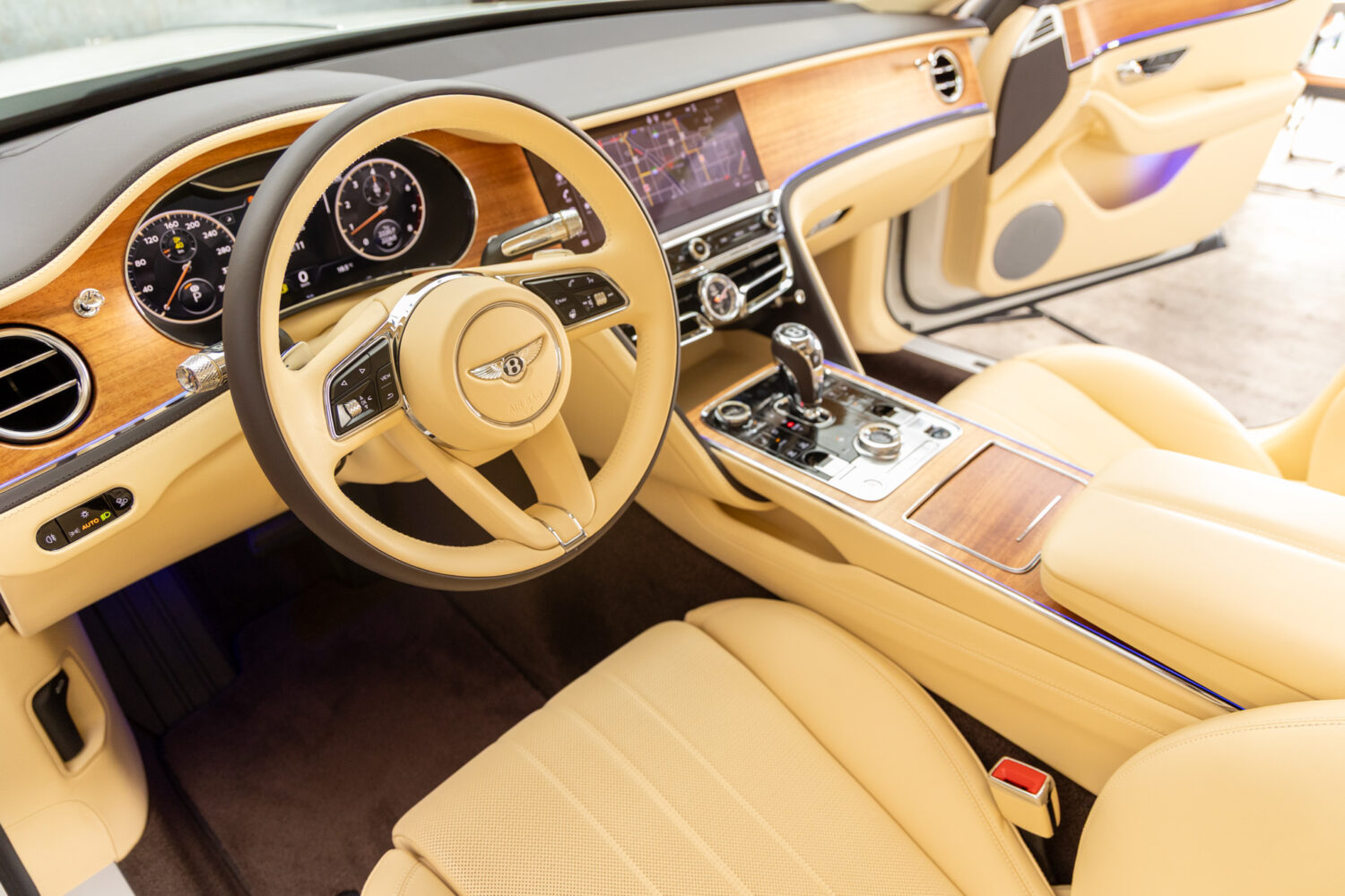 フライングスパー V8 左H 4WD