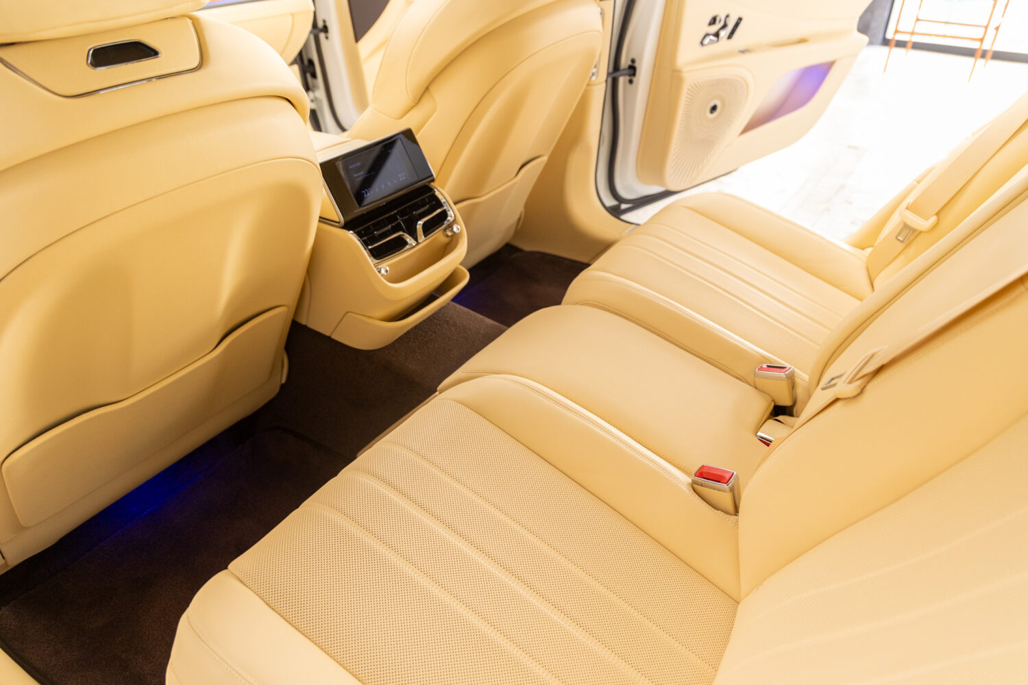 フライングスパー V8 左H 4WD