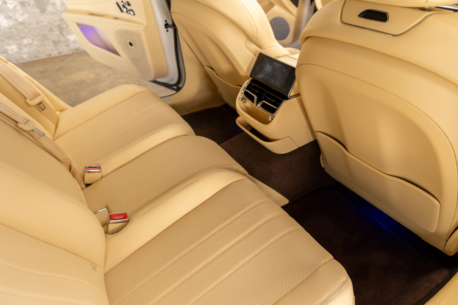 フライングスパー V8 左H 4WD