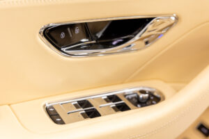 フライングスパー V8 左H 4WD