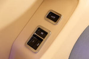 フライングスパー V8 左H 4WD