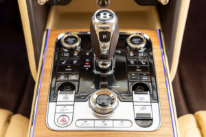 フライングスパー V8 左H 4WD