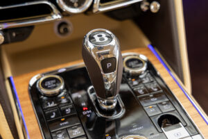 フライングスパー V8 左H 4WD