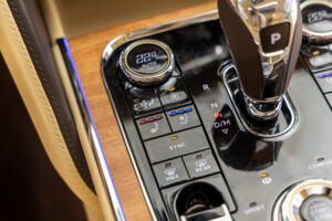 フライングスパー V8 左H 4WD