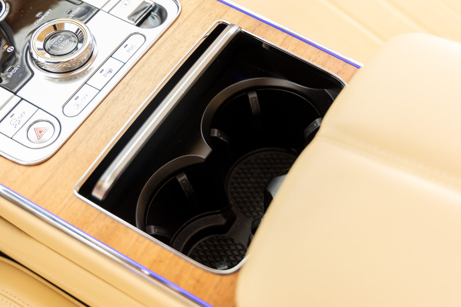 フライングスパー V8 左H 4WD