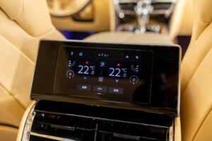 フライングスパー V8 左H 4WD