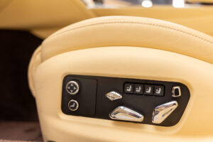 フライングスパー V8 左H 4WD