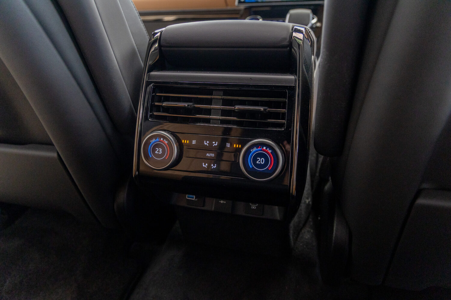 レンジローバースポーツ オートバイオグラフィー D300 4WD