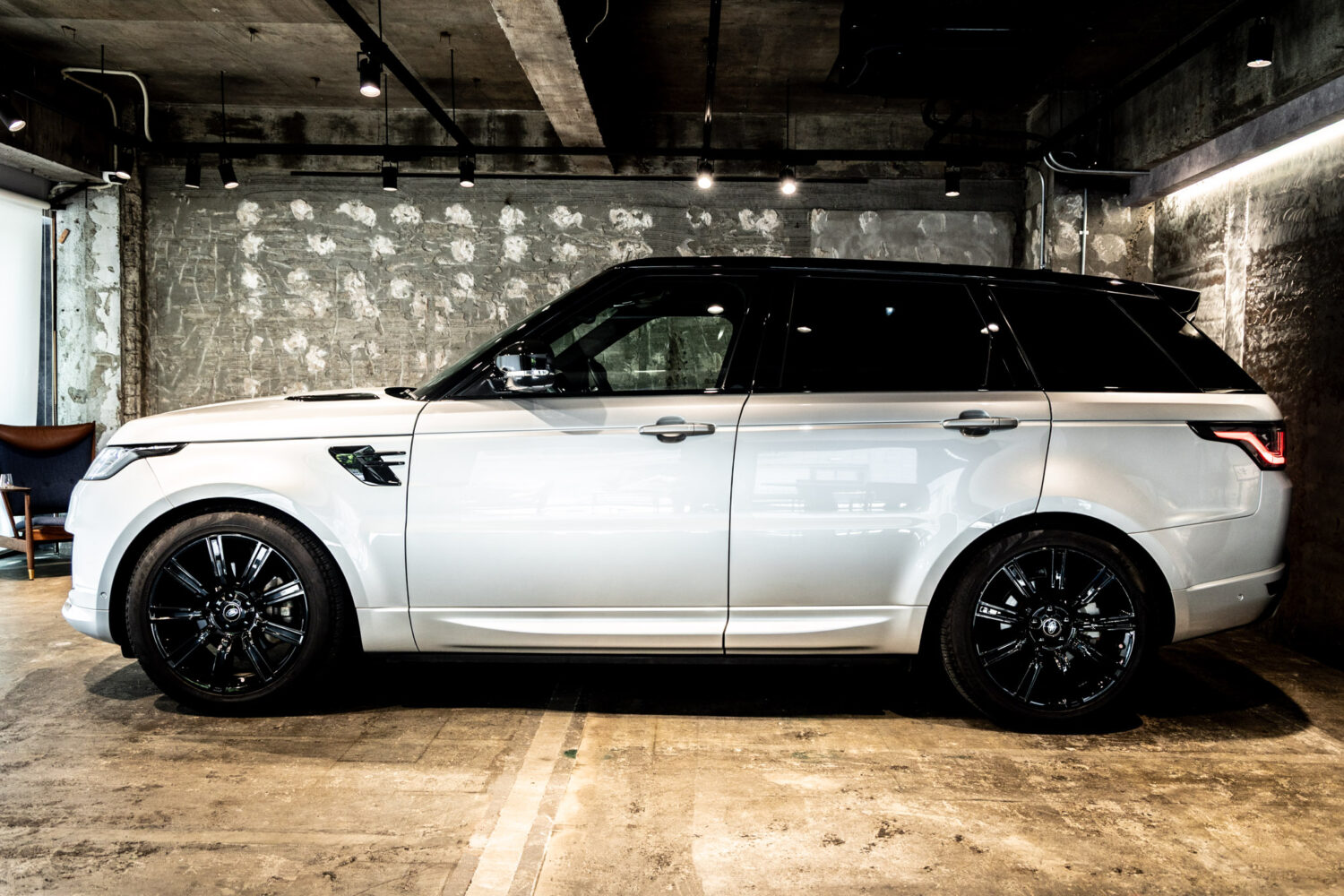 レンジローバースポーツ HSEダイナミック(ディーゼル) 4WD