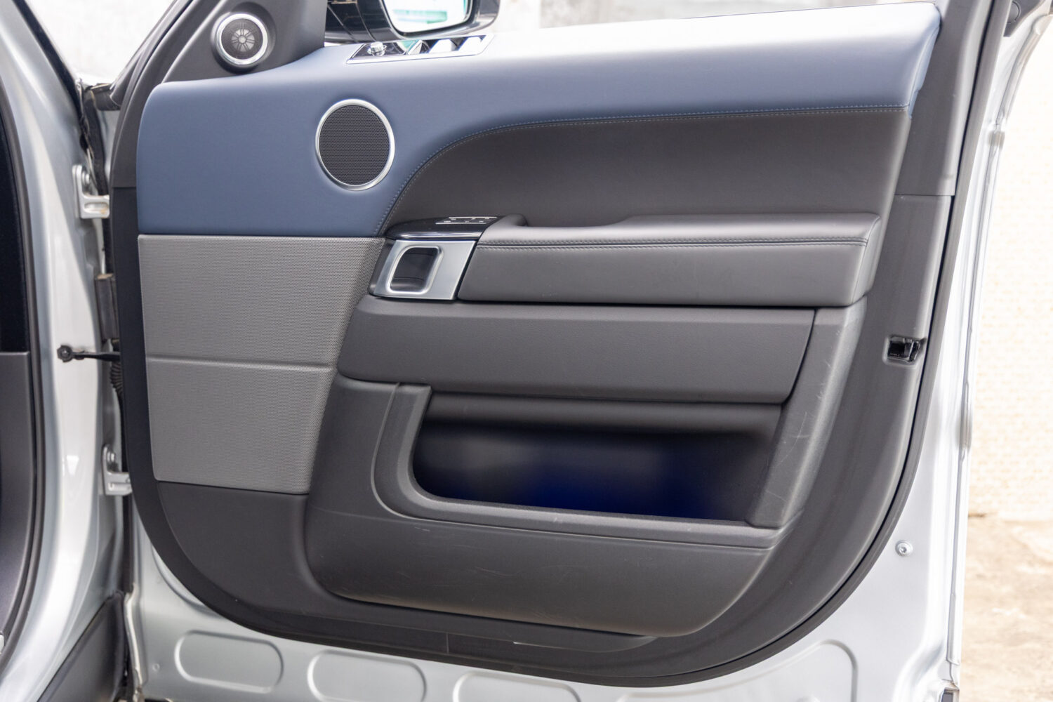 レンジローバースポーツ HSEダイナミック(ディーゼル) 4WD