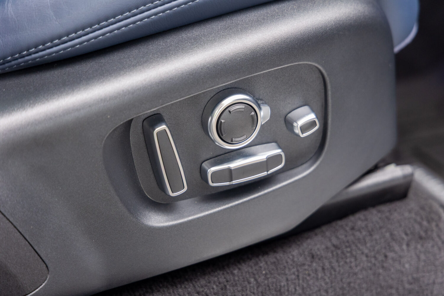 レンジローバースポーツ HSEダイナミック(ディーゼル) 4WD