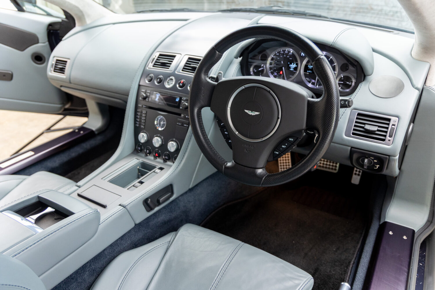 V8ヴァンテージ スポーツシフト