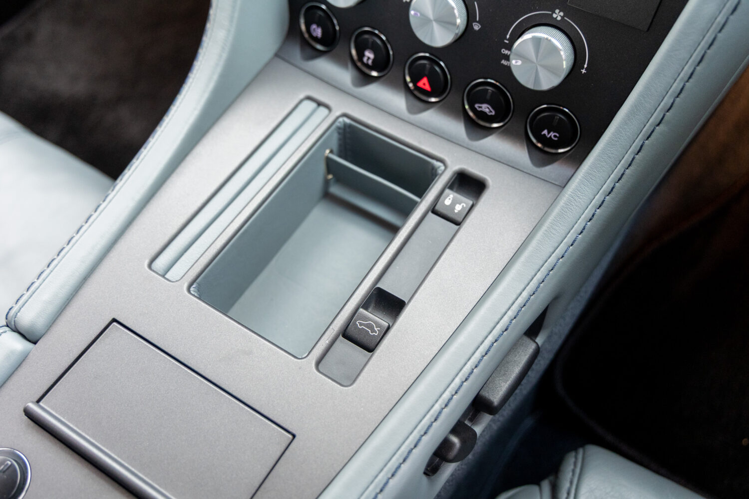 V8ヴァンテージ スポーツシフト