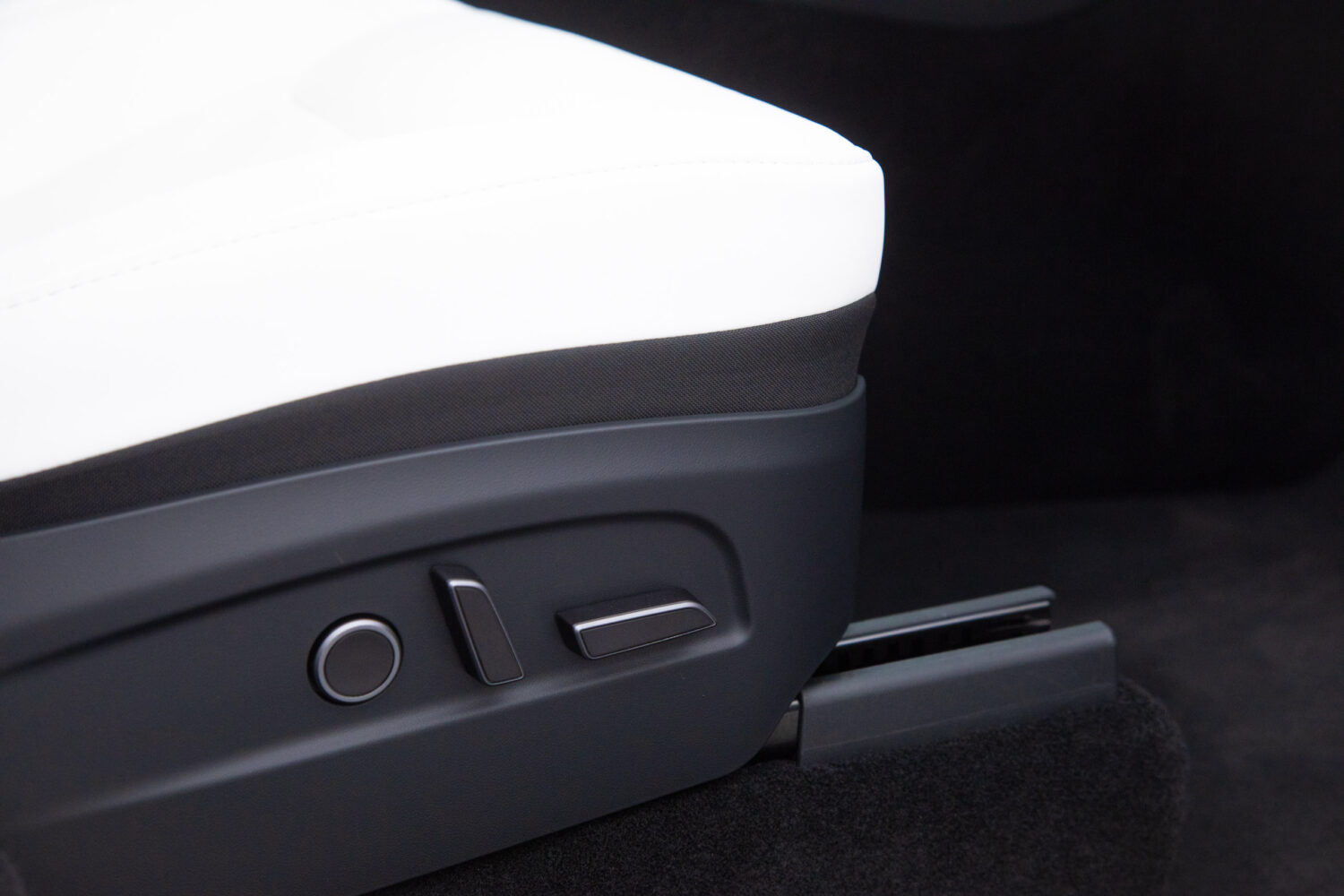 モデルY ロングレンジ 4WD