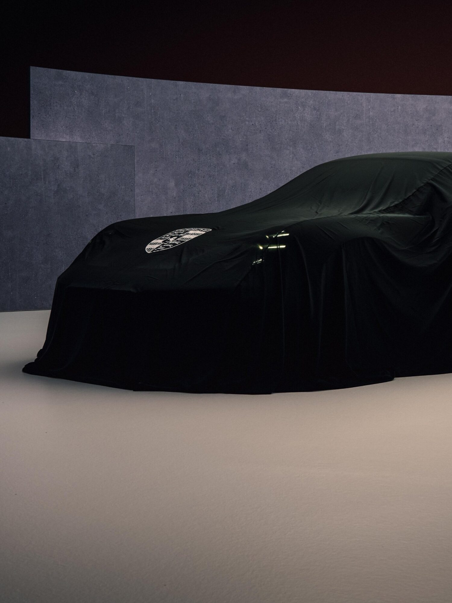 ポルシェは日本時間今夜23時より、デジタルワールドプレミアによって、純粋なドライビングプレジャーのための「911」を新たに登場させる予定だ。