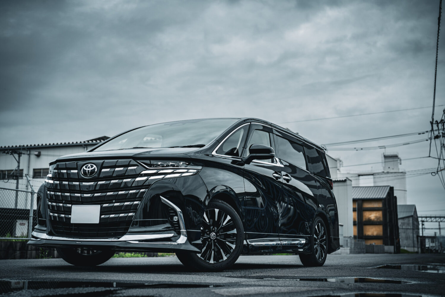 トヨタ・アルファード スペーシャスラウンジ（2025）静かな間を届ける