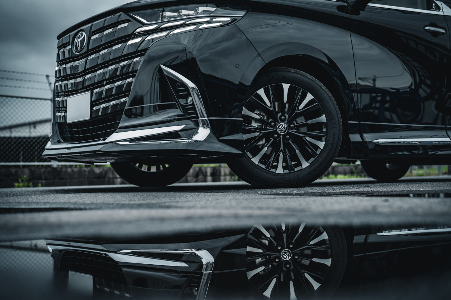 トヨタ・アルファード スペーシャスラウンジ（2025）静かな間を届ける