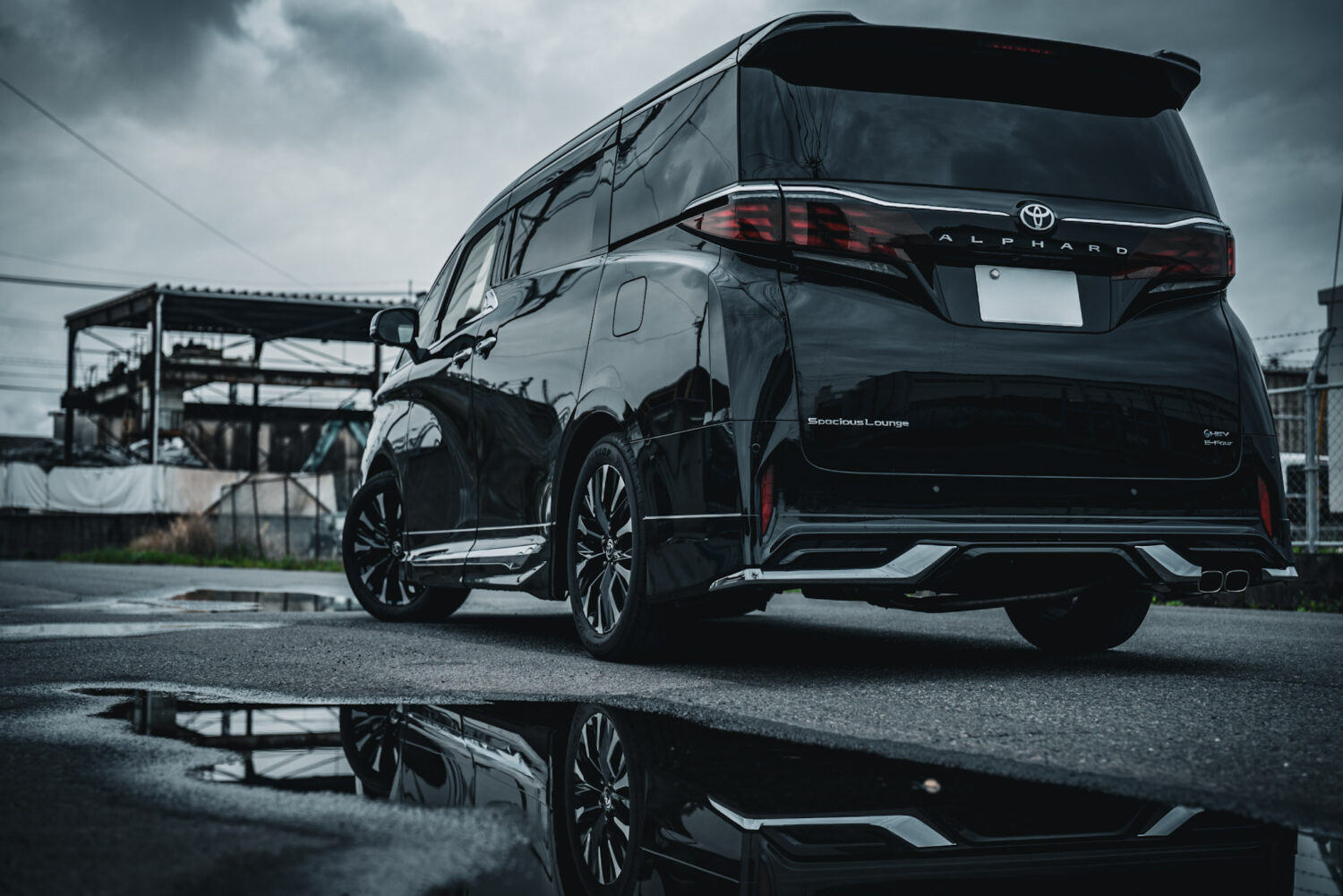 トヨタ・アルファード スペーシャスラウンジ（2025）静かな間を届ける