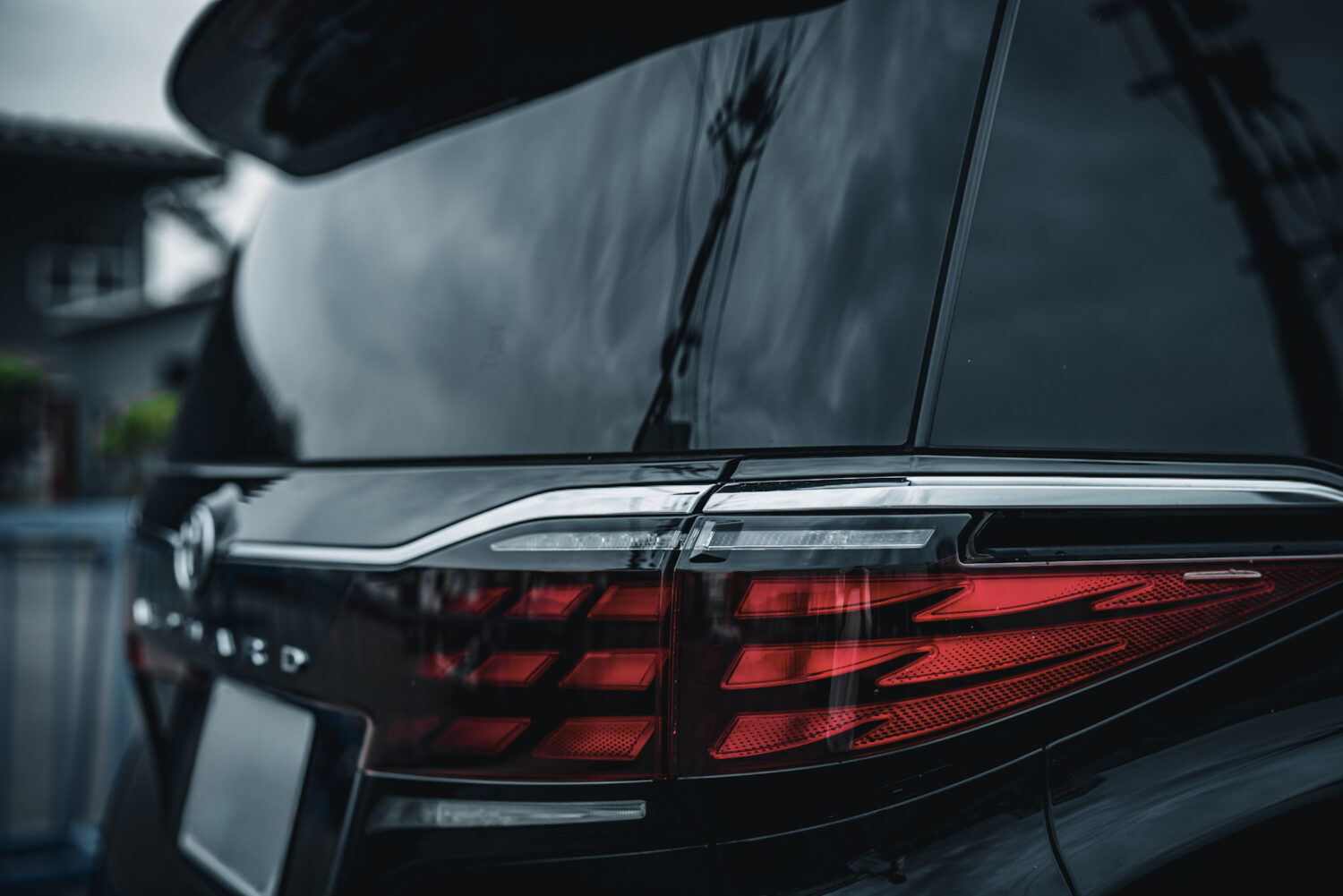 トヨタ・アルファード スペーシャスラウンジ（2025）静かな間を届ける