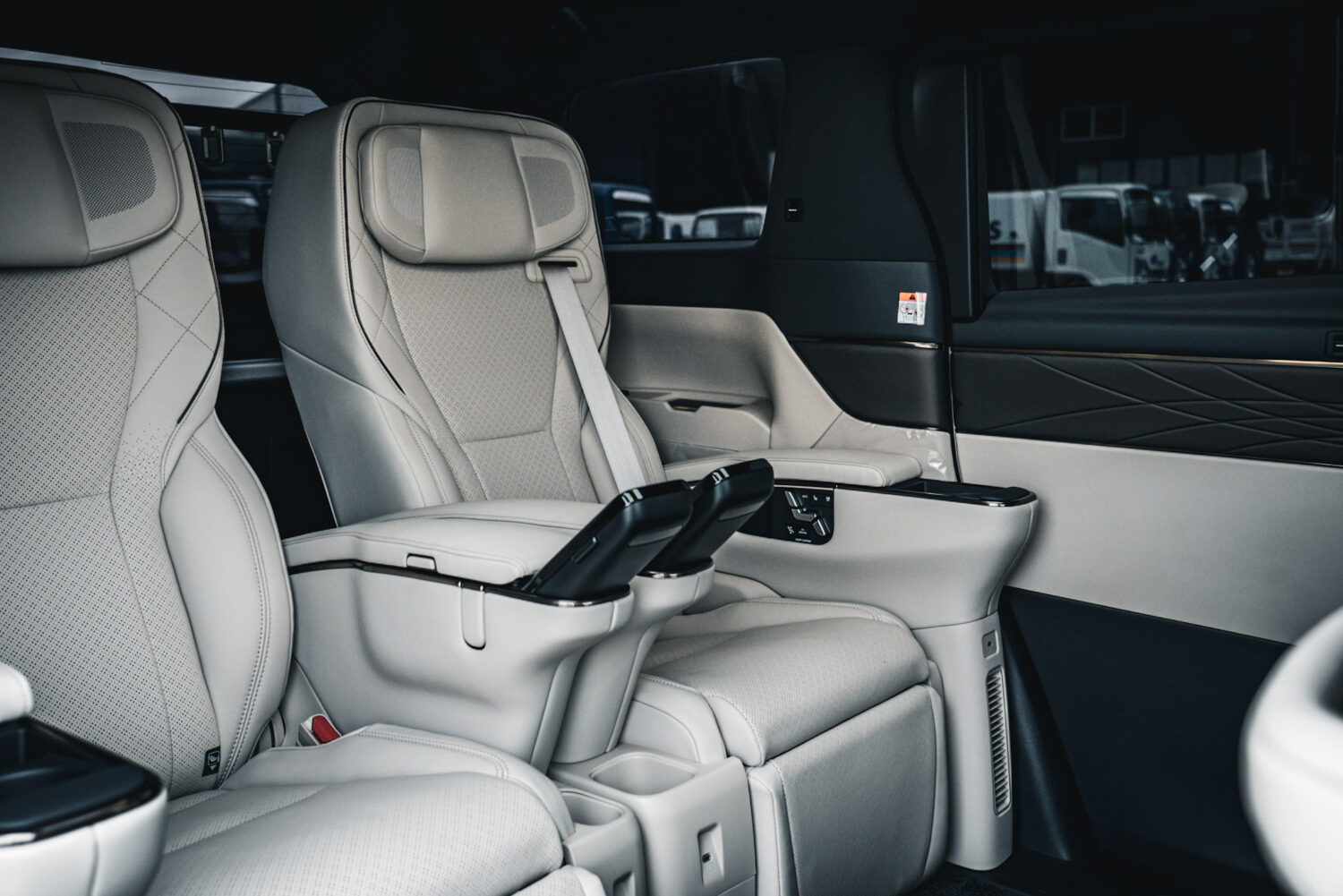 トヨタ・アルファード スペーシャスラウンジ（2025）静かな間を届ける