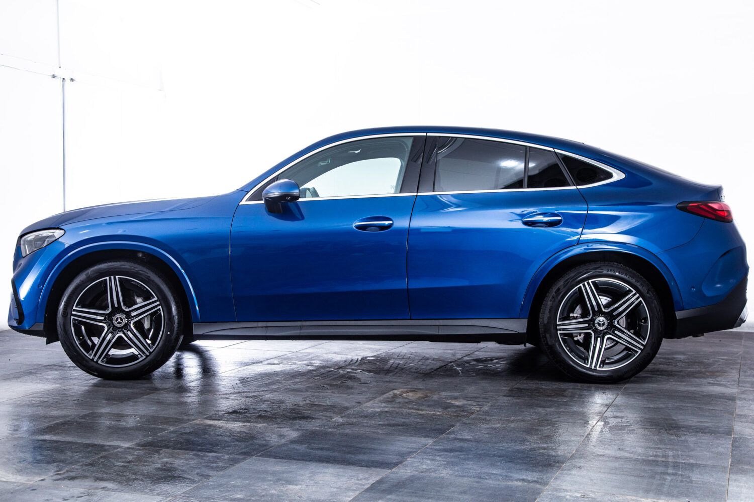 GLCクーペ220d 4マチック（ISG）AMGライン 4WD