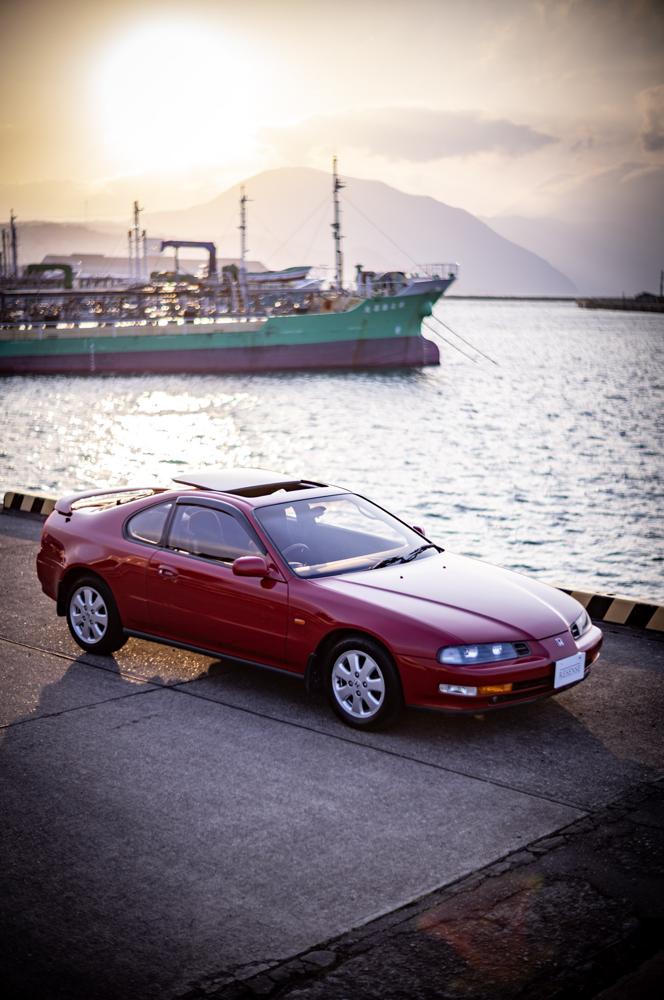 効率や合理性だけでは測れない豊かさを宿した、1992年のプレリュード。VTECと4WSが生む独特の対話感と、使い切らない余白。その“余裕”こそが、日常を少しだけ特別なものに変えてくれる。