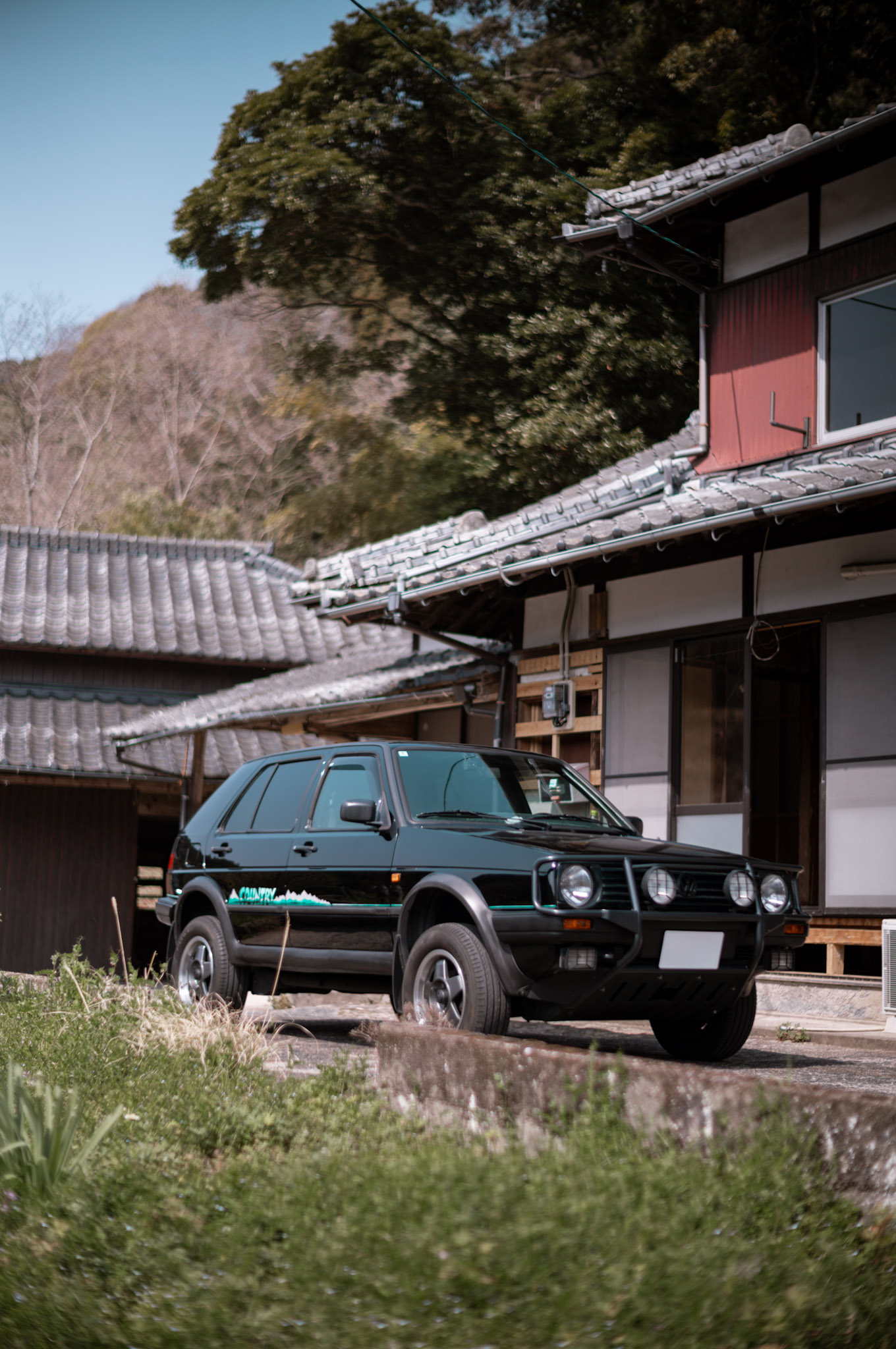 世界的に大ヒットを記録したゴルフⅡには、数多くの限定車や特別なモデルが設定されています。
その中でも、“特別なゴルフⅡ”として外せない存在がゴルフカントリーです。