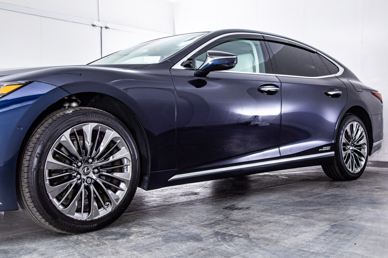 LS500h バージョンL 4WD