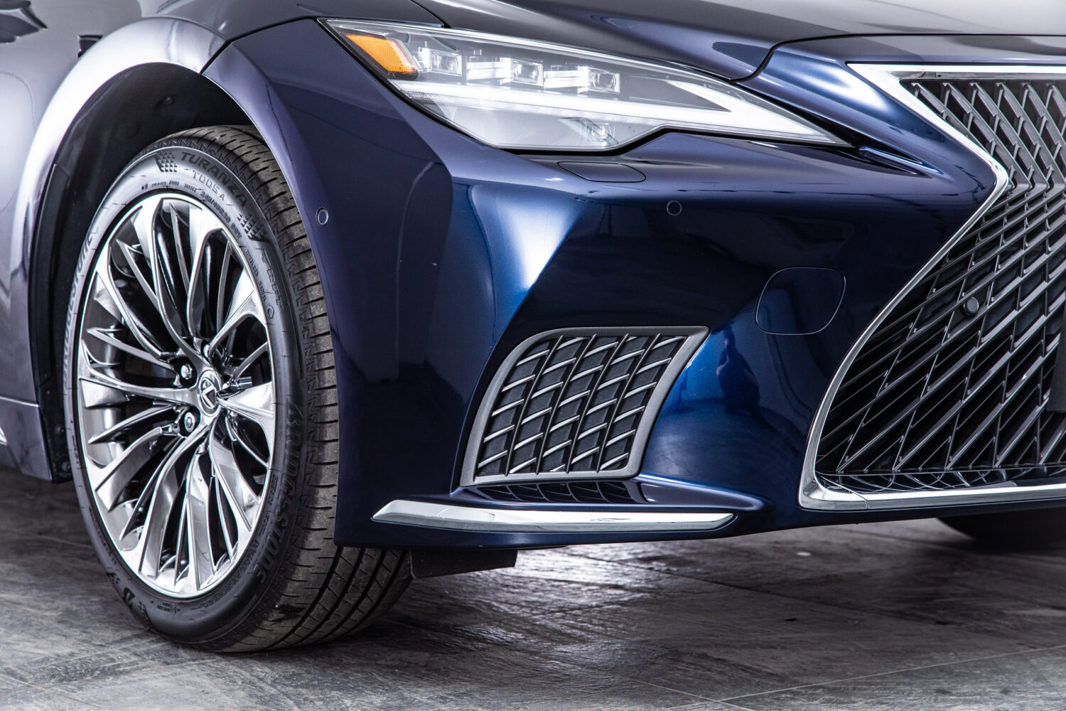 LS500h バージョンL 4WD