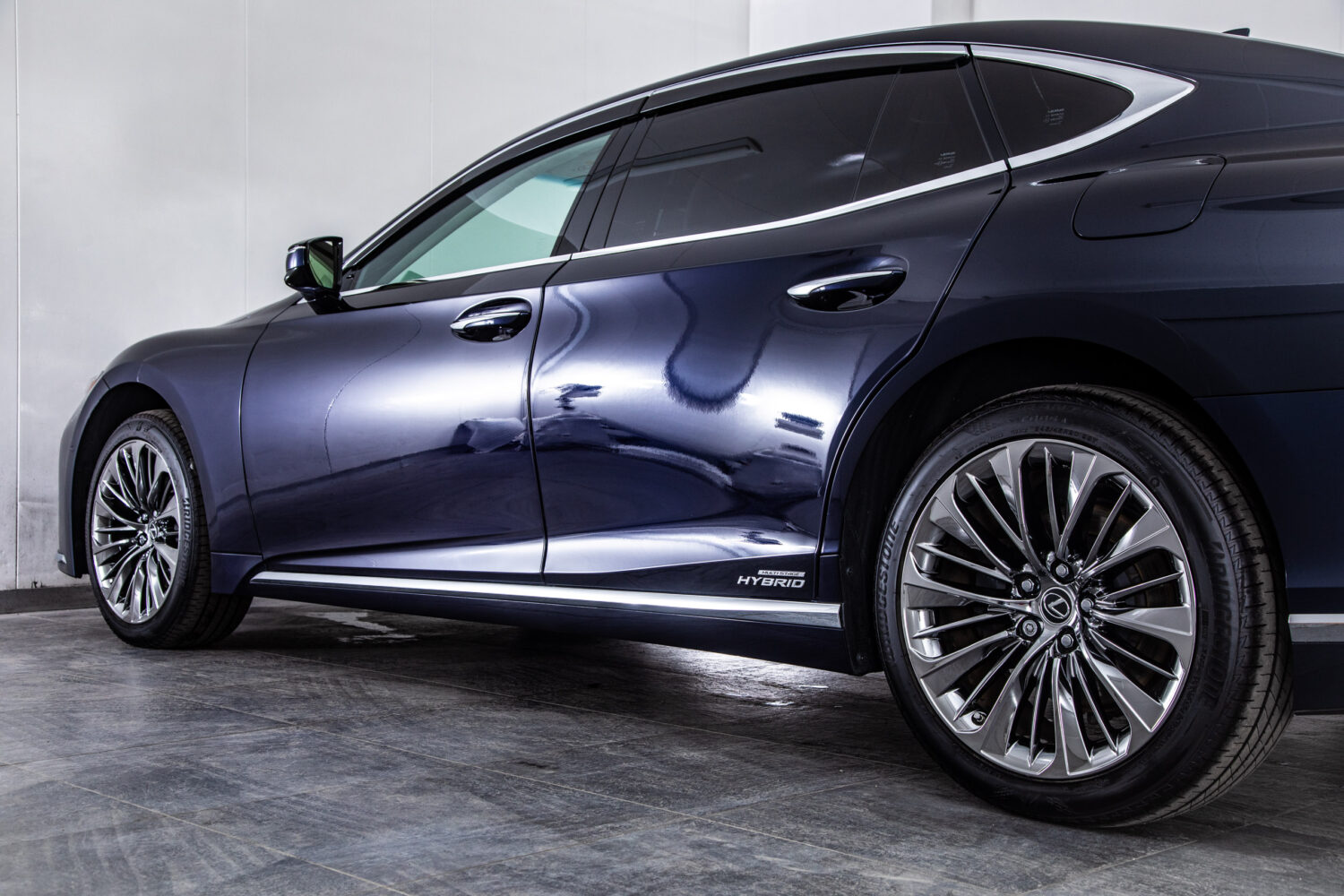 LS500h バージョンL 4WD