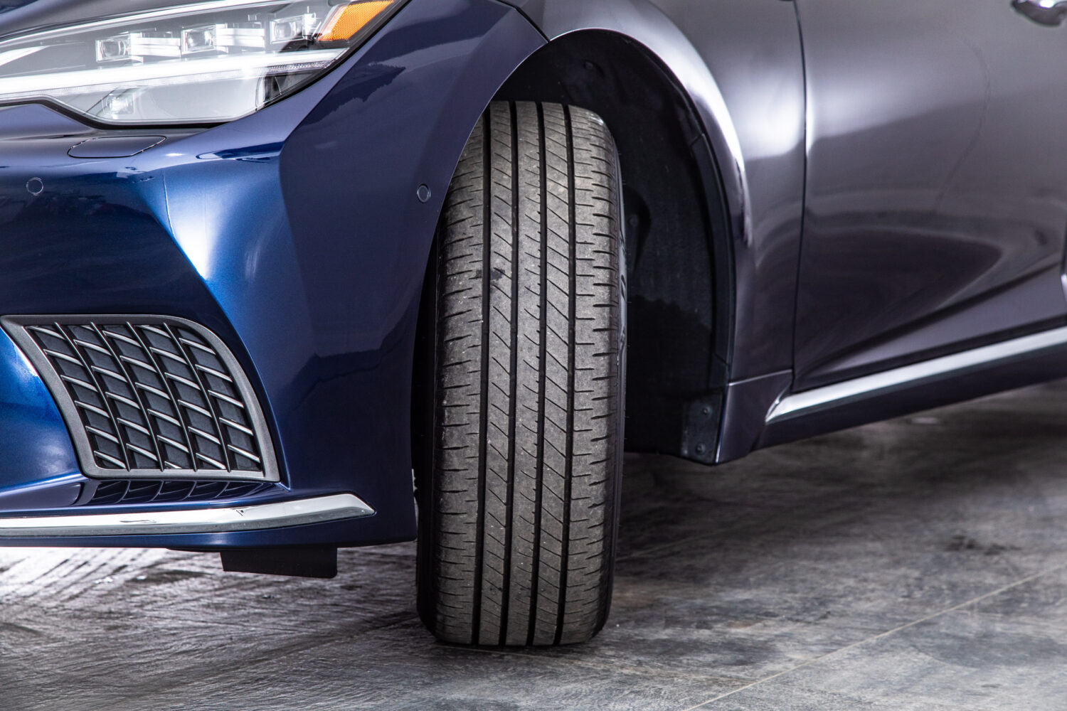 LS500h バージョンL 4WD