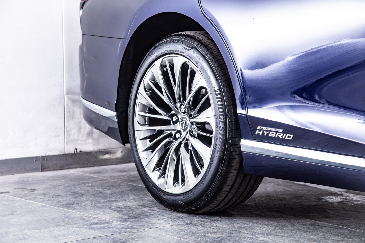 LS500h バージョンL 4WD