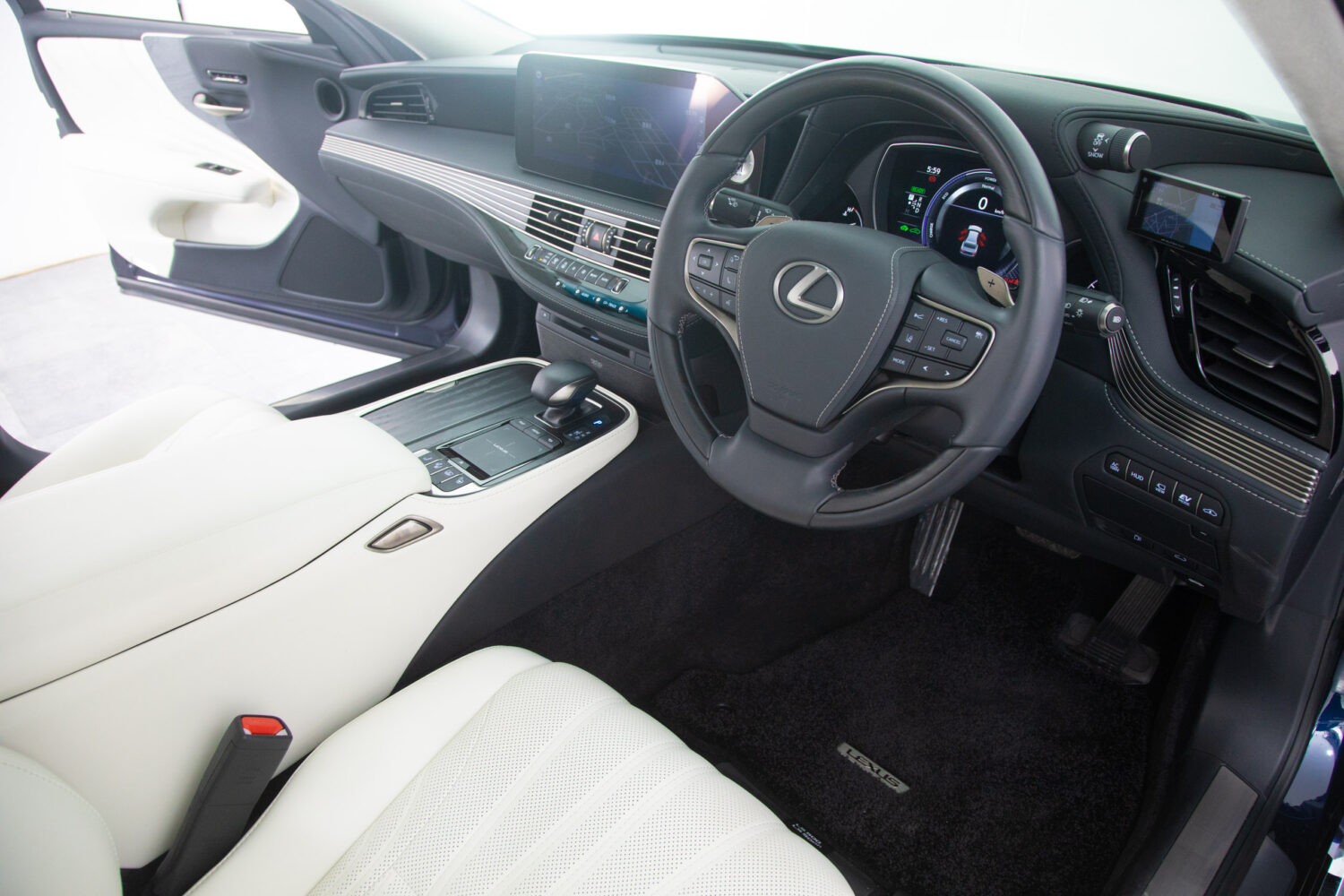 LS500h バージョンL 4WD