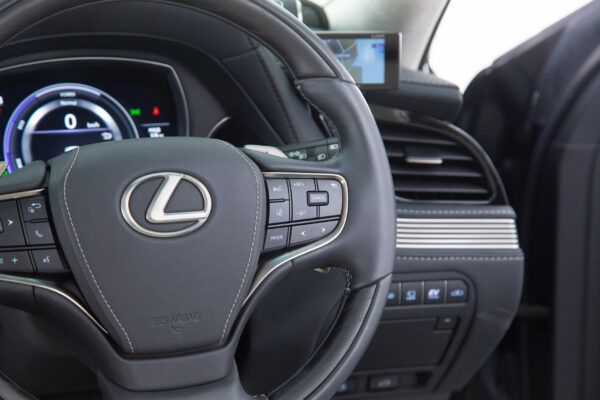 LS500h バージョンL 4WD