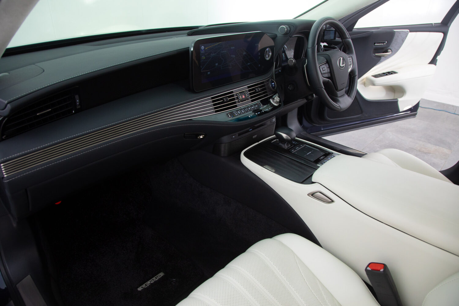 LS500h バージョンL 4WD