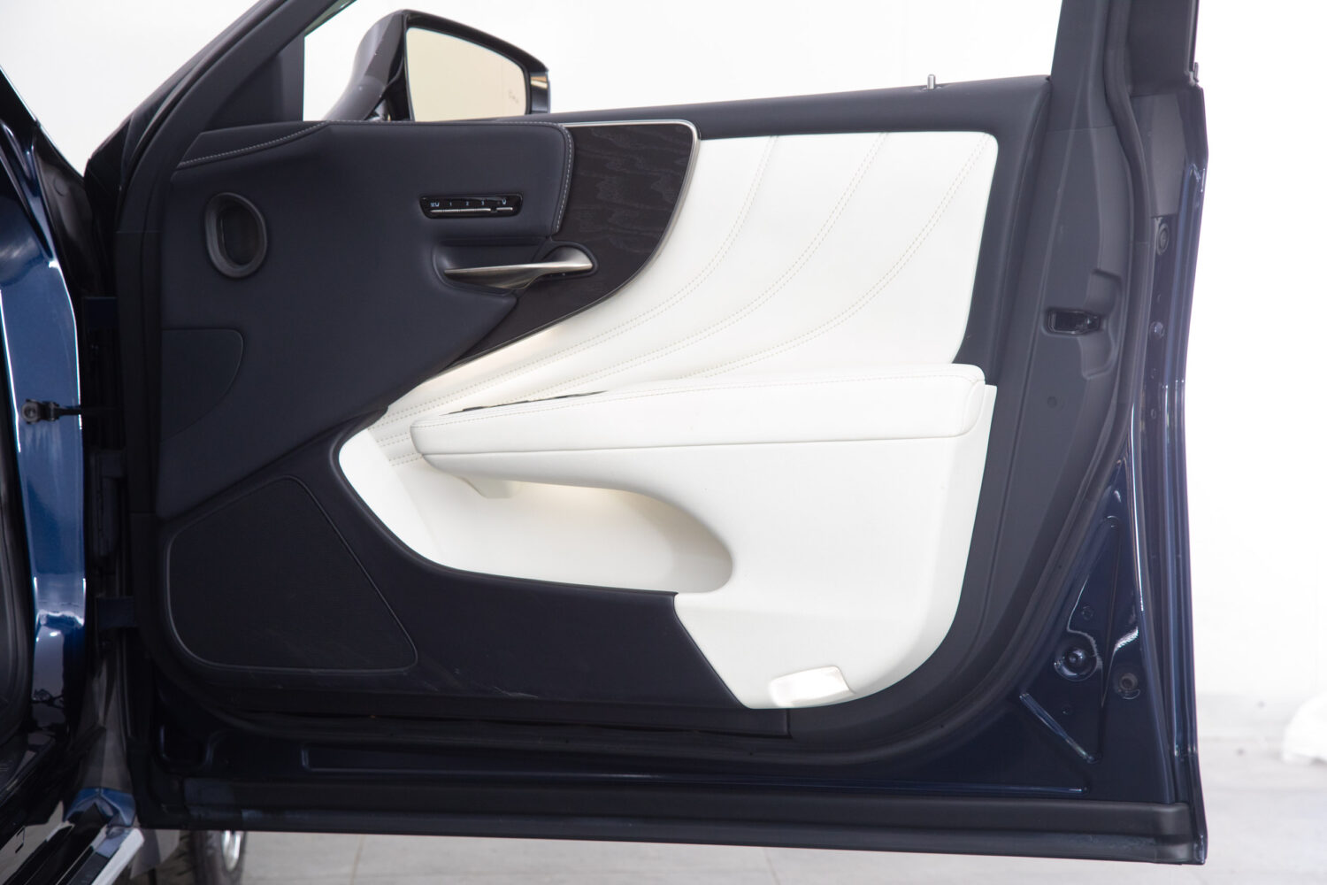 LS500h バージョンL 4WD