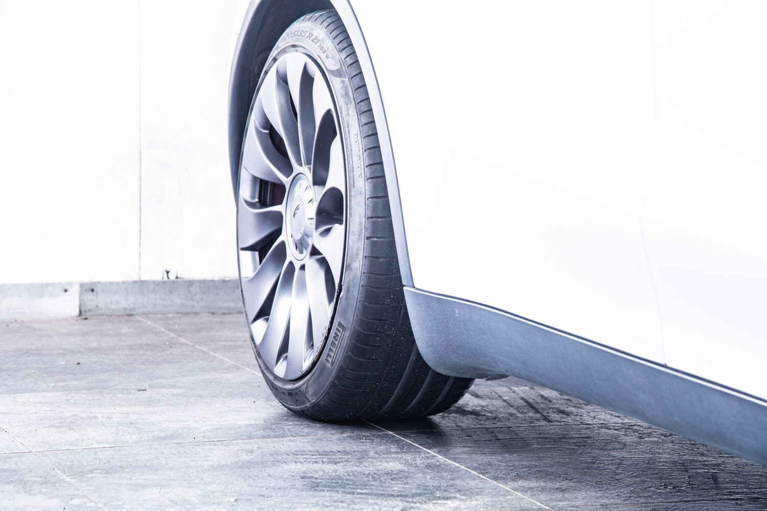 モデルY パフォーマンス 4WD