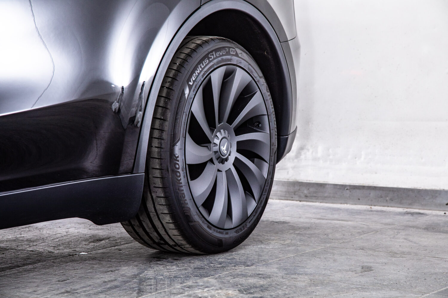 モデルY ロングレンジ 4WD