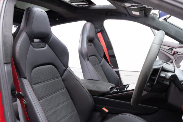 パナメーラ GTS 4WD