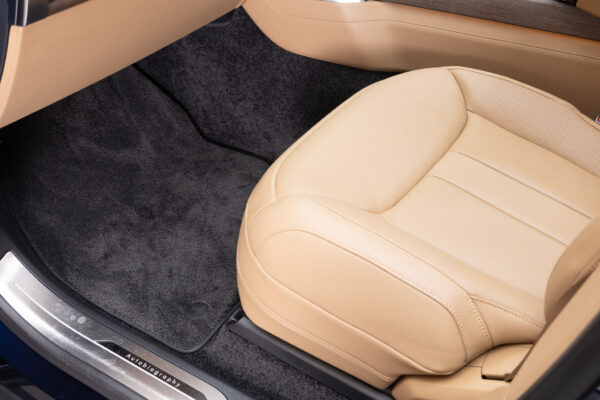 レンジローバー オートバイオグラフィ 3.0L P440e SWB 4WD