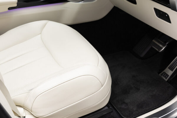 レンジローバー オートバイオグラフィ 3.0L P550e SWD 4WD