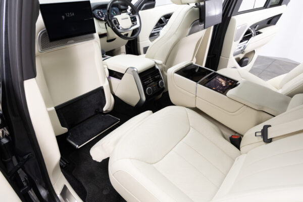 レンジローバー オートバイオグラフィ 3.0L P550e SWD 4WD