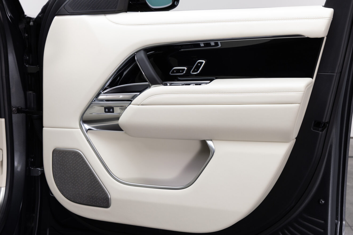 レンジローバー オートバイオグラフィ 3.0L P550e SWD 4WD