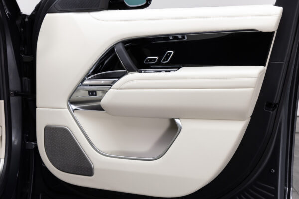 レンジローバー オートバイオグラフィ 3.0L P550e SWD 4WD