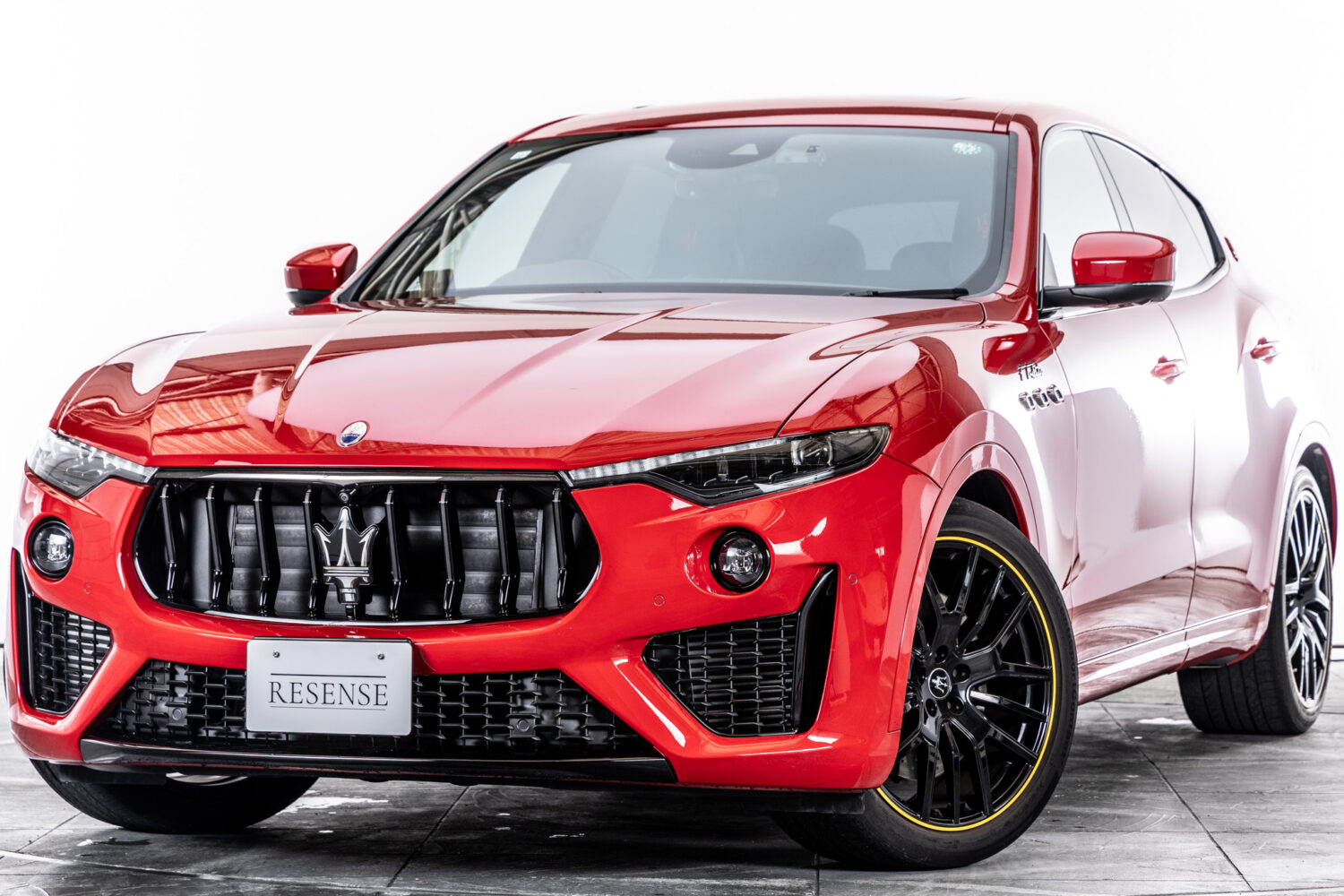 レヴァンテ  Fトリブート 4WD