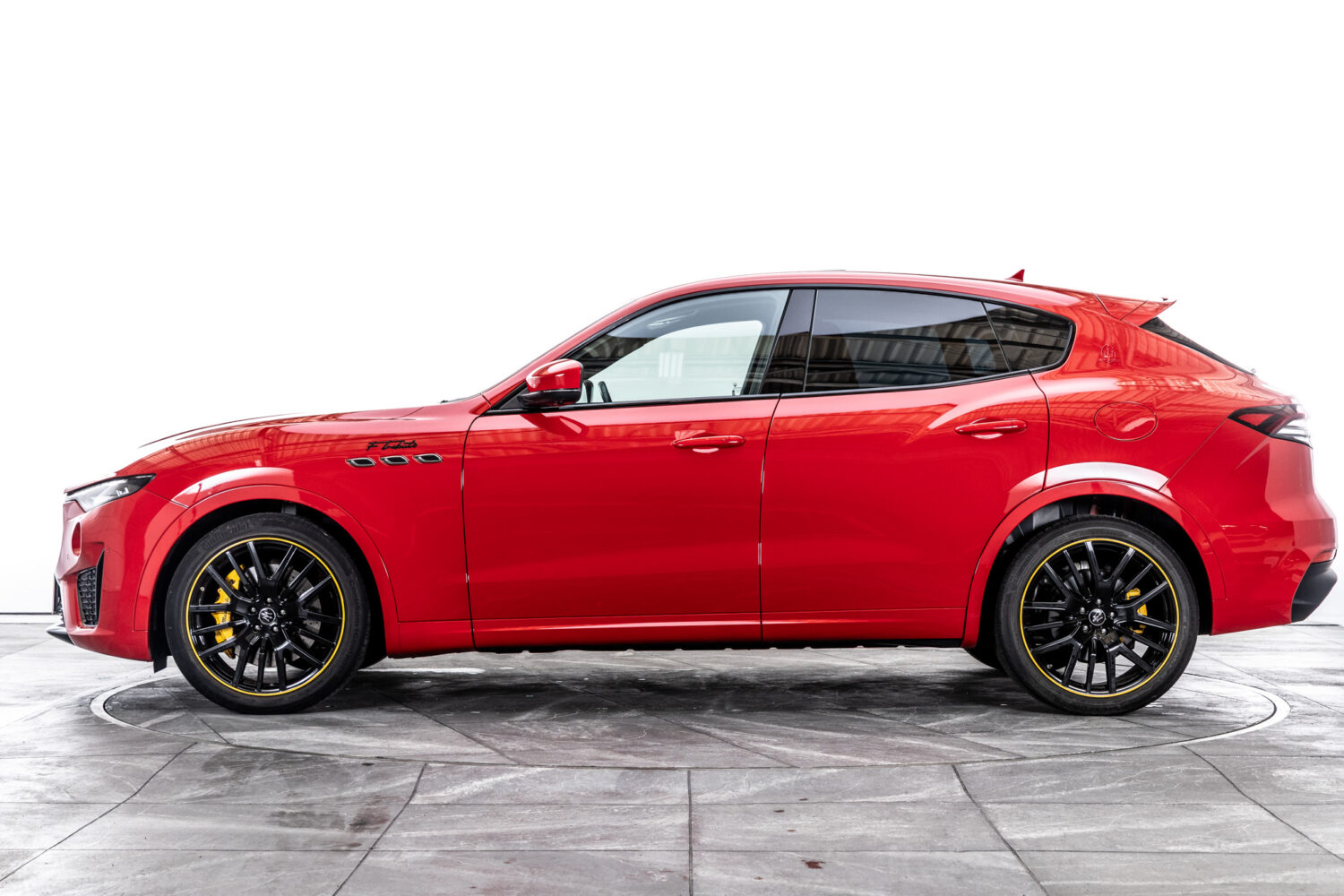 レヴァンテ  Fトリブート 4WD